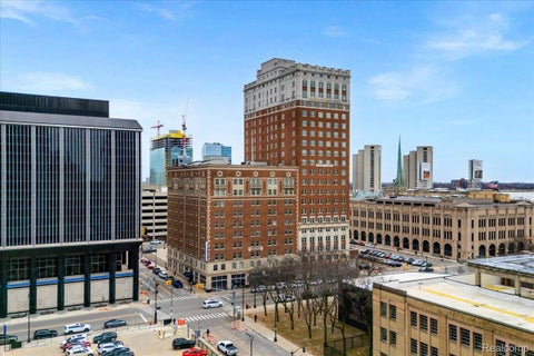 Photo for 525 W Lafayette Boulevard 18E