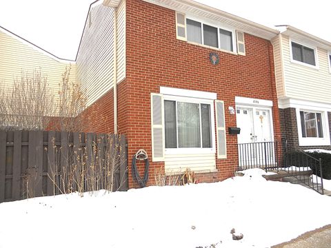 8206 FARNUM Avenue Warren City MI 48093