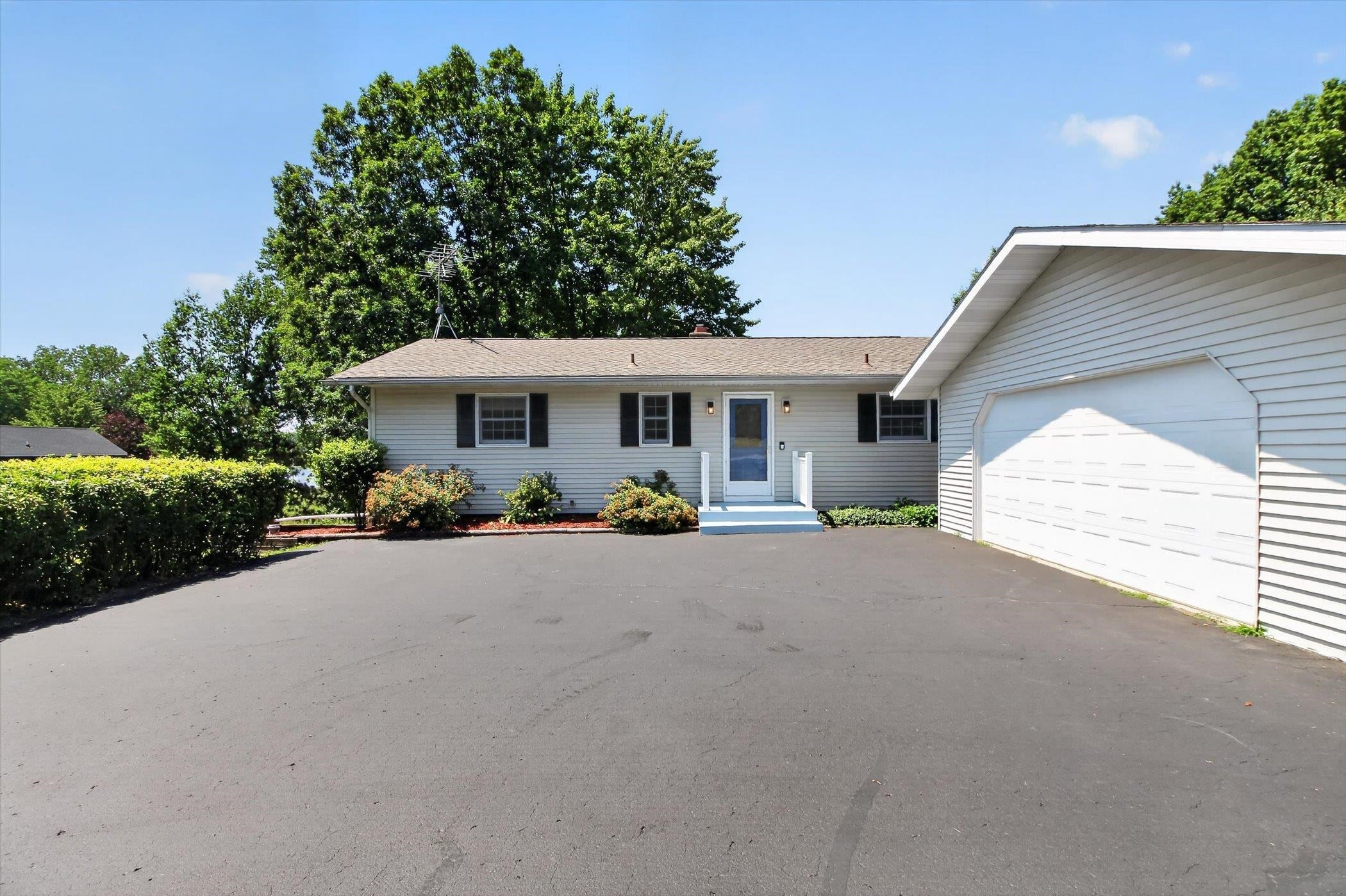 1132 Clubhouse Drive