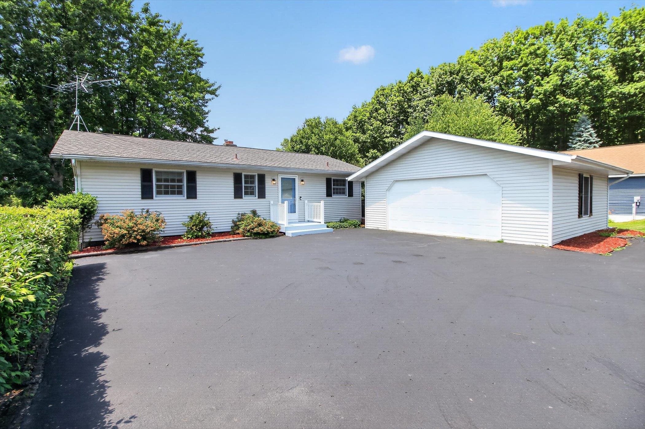 1132 Clubhouse Drive