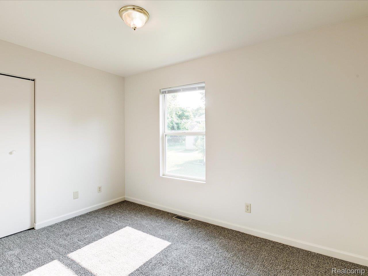 Port Huron City, Michigan 48060, United States, 3 Bedrooms Bedrooms, ,2 BathroomsBathrooms,Residential,Pending,166130