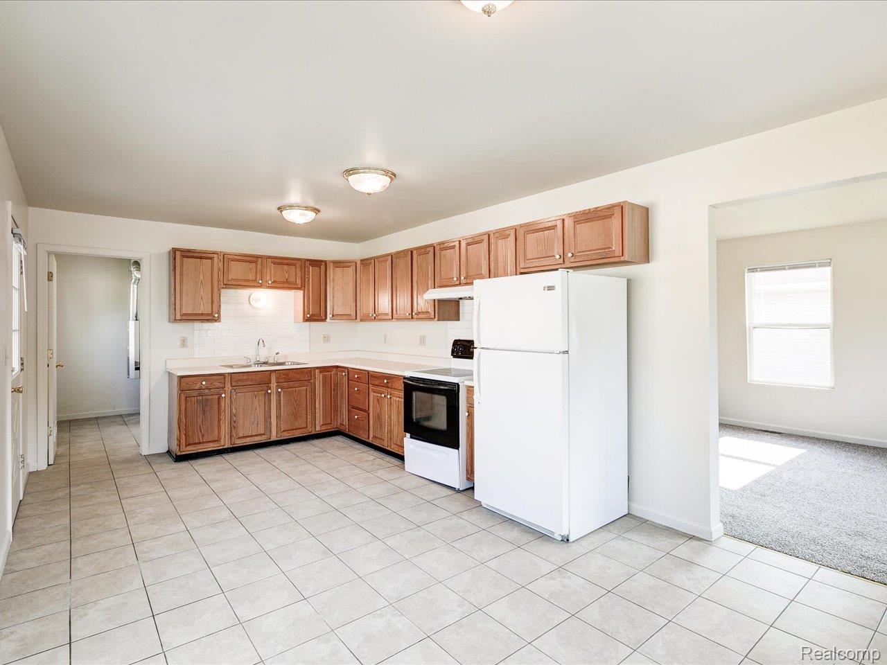 Port Huron City, Michigan 48060, United States, 3 Bedrooms Bedrooms, ,2 BathroomsBathrooms,Residential,Pending,166130