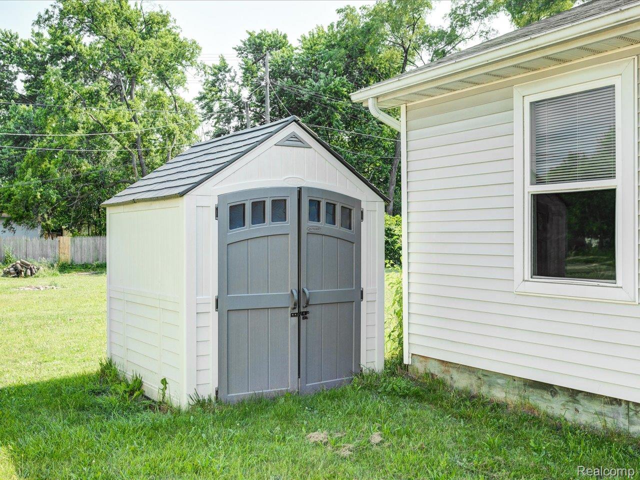 Port Huron City, Michigan 48060, United States, 3 Bedrooms Bedrooms, ,2 BathroomsBathrooms,Residential,Pending,166130