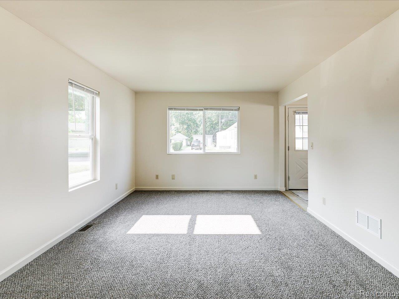 Port Huron City, Michigan 48060, United States, 3 Bedrooms Bedrooms, ,2 BathroomsBathrooms,Residential,Pending,166130