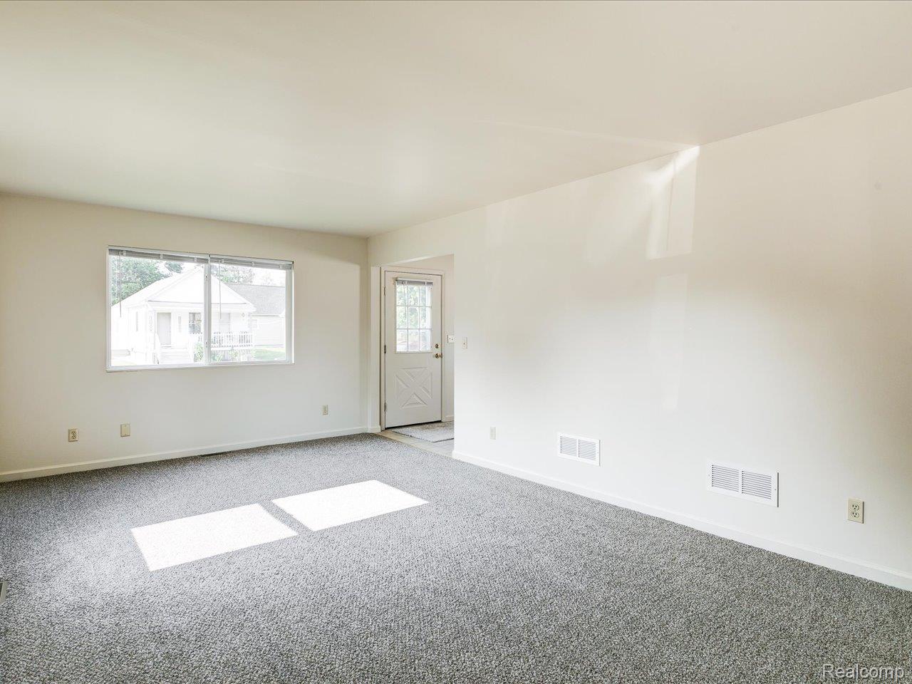 Port Huron City, Michigan 48060, United States, 3 Bedrooms Bedrooms, ,2 BathroomsBathrooms,Residential,Pending,166130