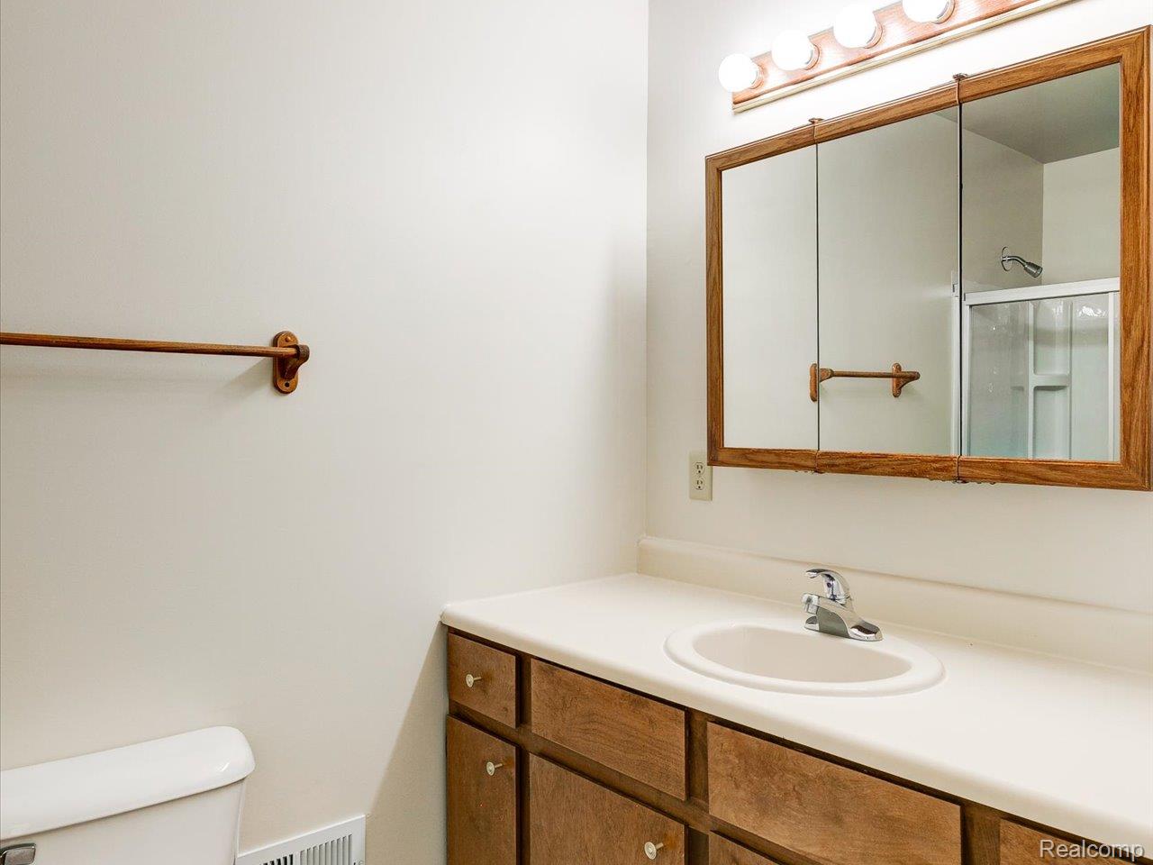 Port Huron City, Michigan 48060, United States, 3 Bedrooms Bedrooms, ,2 BathroomsBathrooms,Residential,Pending,166130