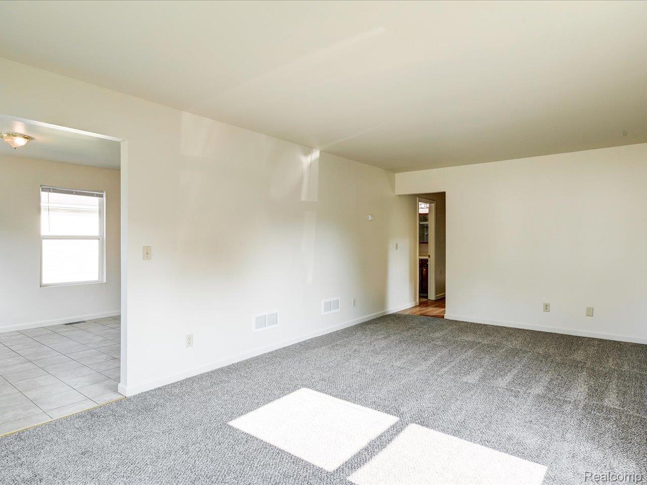 Port Huron City, Michigan 48060, United States, 3 Bedrooms Bedrooms, ,2 BathroomsBathrooms,Residential,Pending,166130