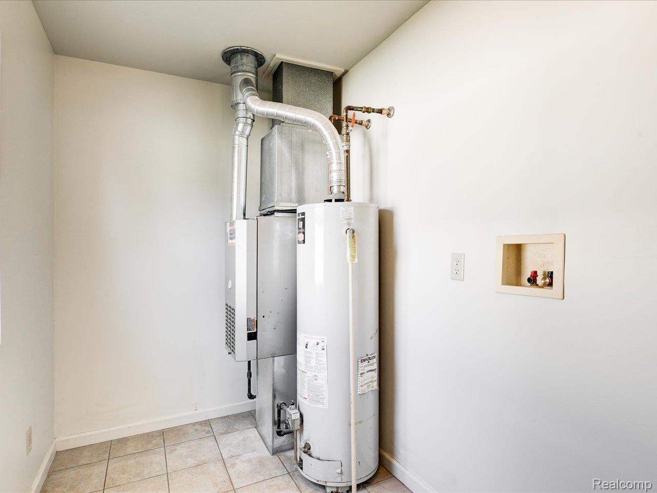 Port Huron City, Michigan 48060, United States, 3 Bedrooms Bedrooms, ,2 BathroomsBathrooms,Residential,Pending,166130