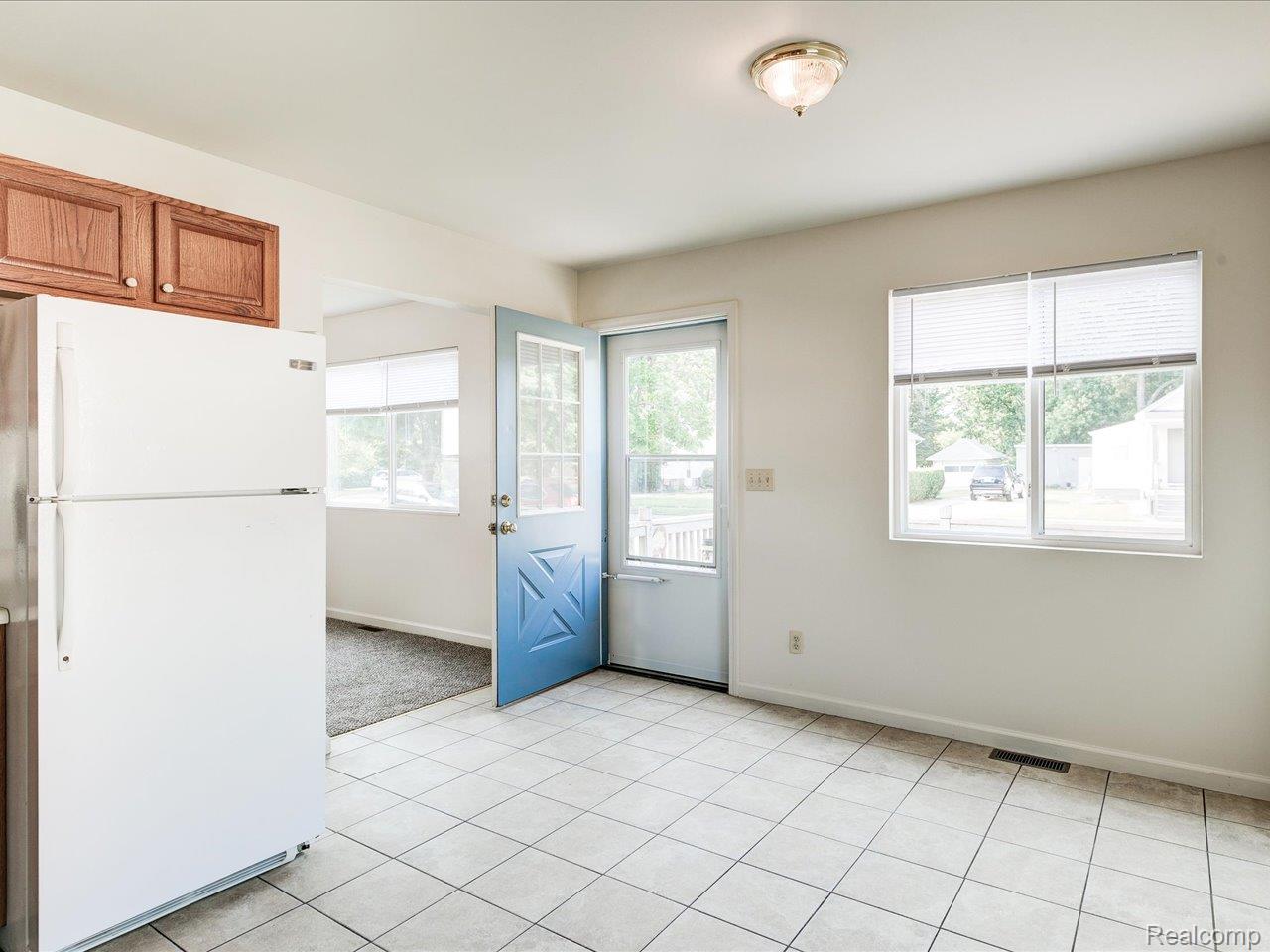 Port Huron City, Michigan 48060, United States, 3 Bedrooms Bedrooms, ,2 BathroomsBathrooms,Residential,Pending,166130