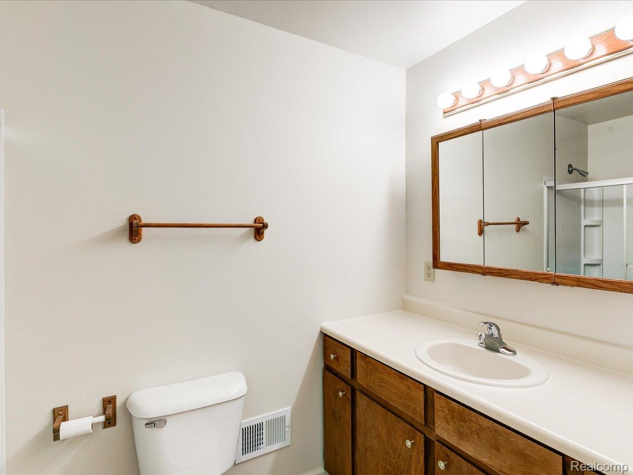 Port Huron City, Michigan 48060, United States, 3 Bedrooms Bedrooms, ,2 BathroomsBathrooms,Residential,Pending,166130