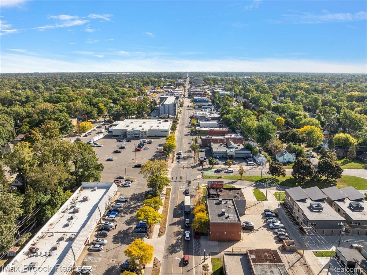 749 W 9 Mile Road