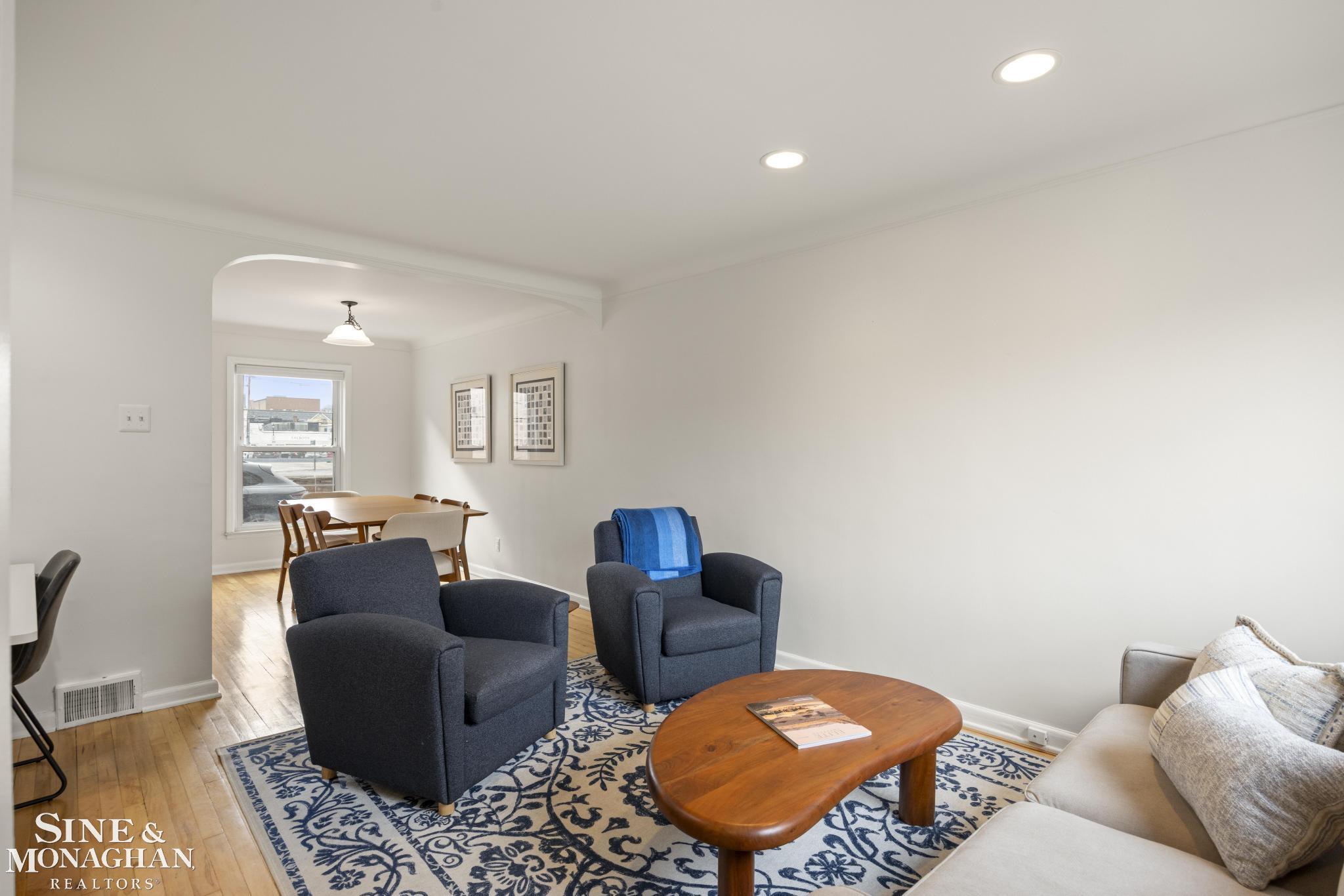 693 1/2 Saint Clair Avenue