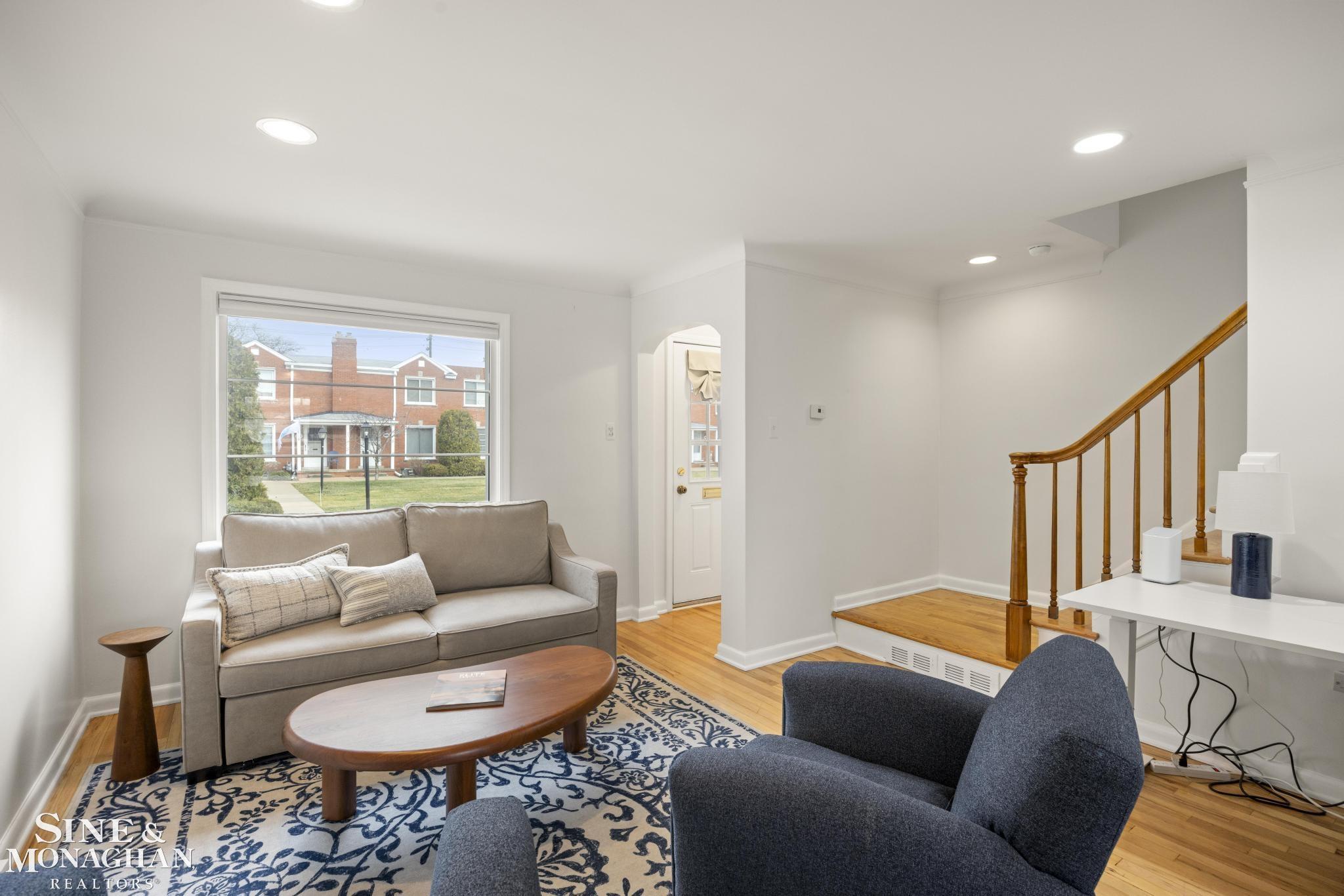 693 1/2 Saint Clair Avenue