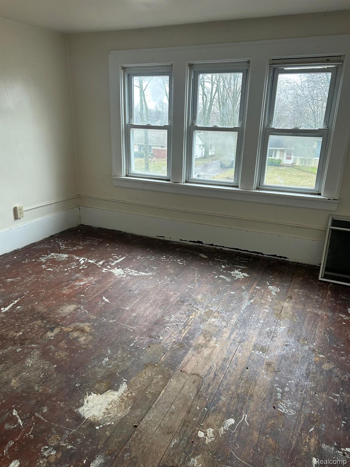 9195 N CANTON CENTER Road