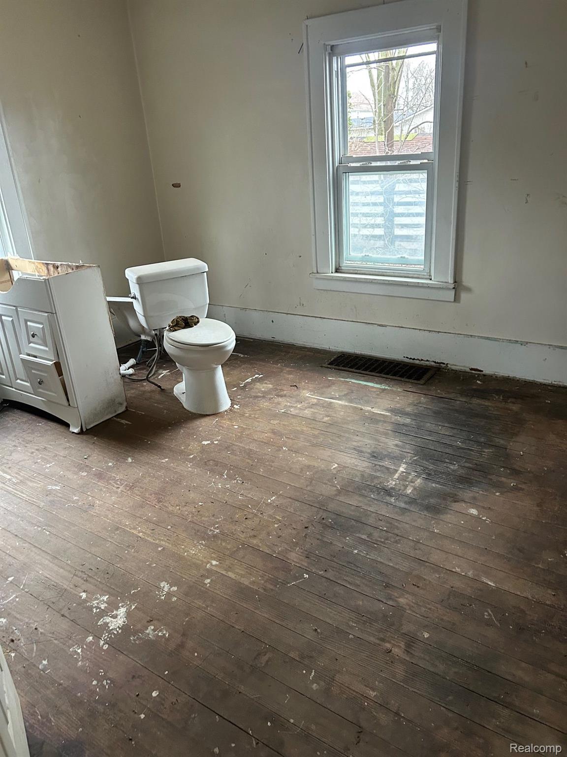 9195 N CANTON CENTER Road