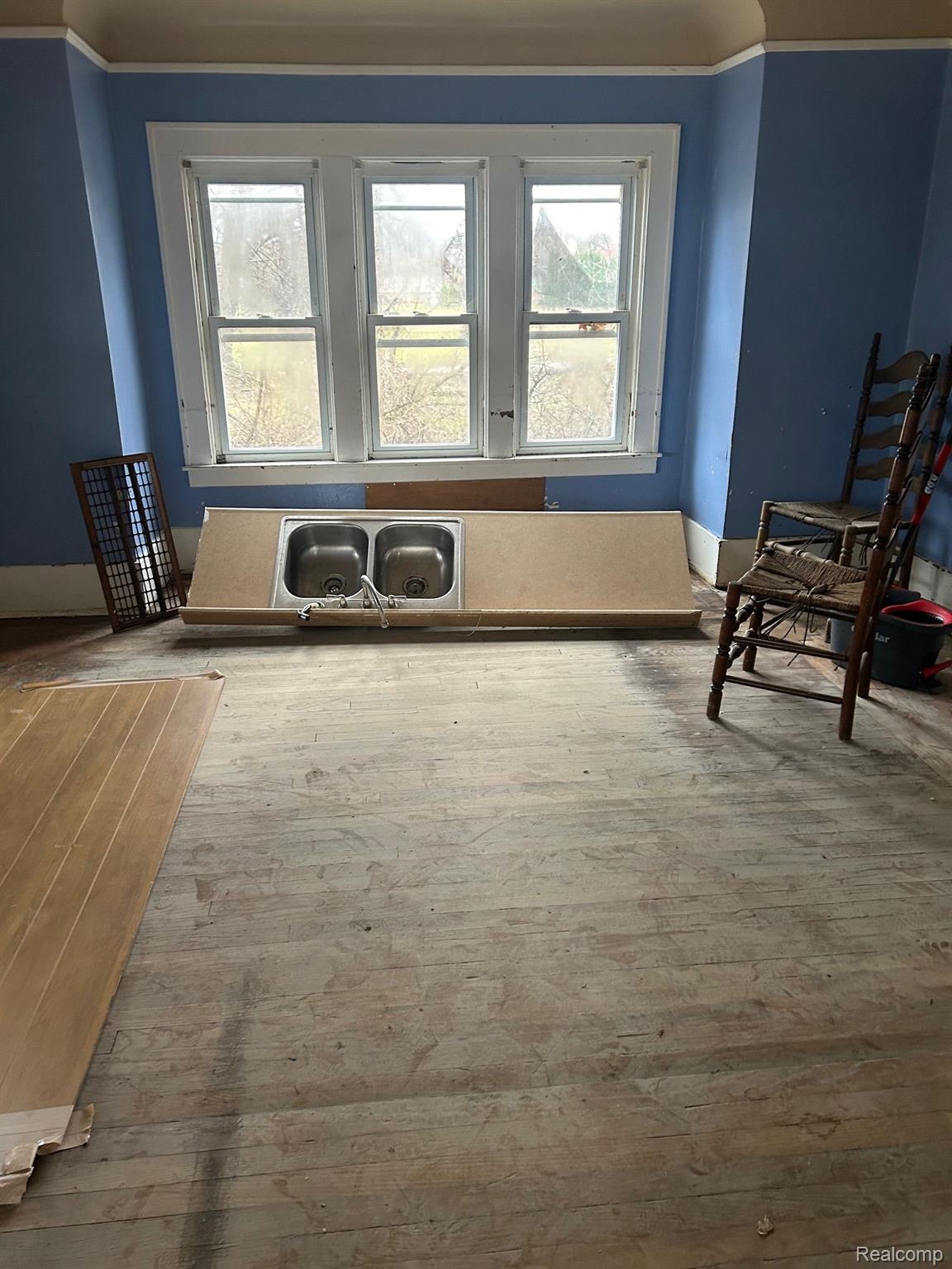 9195 N CANTON CENTER Road