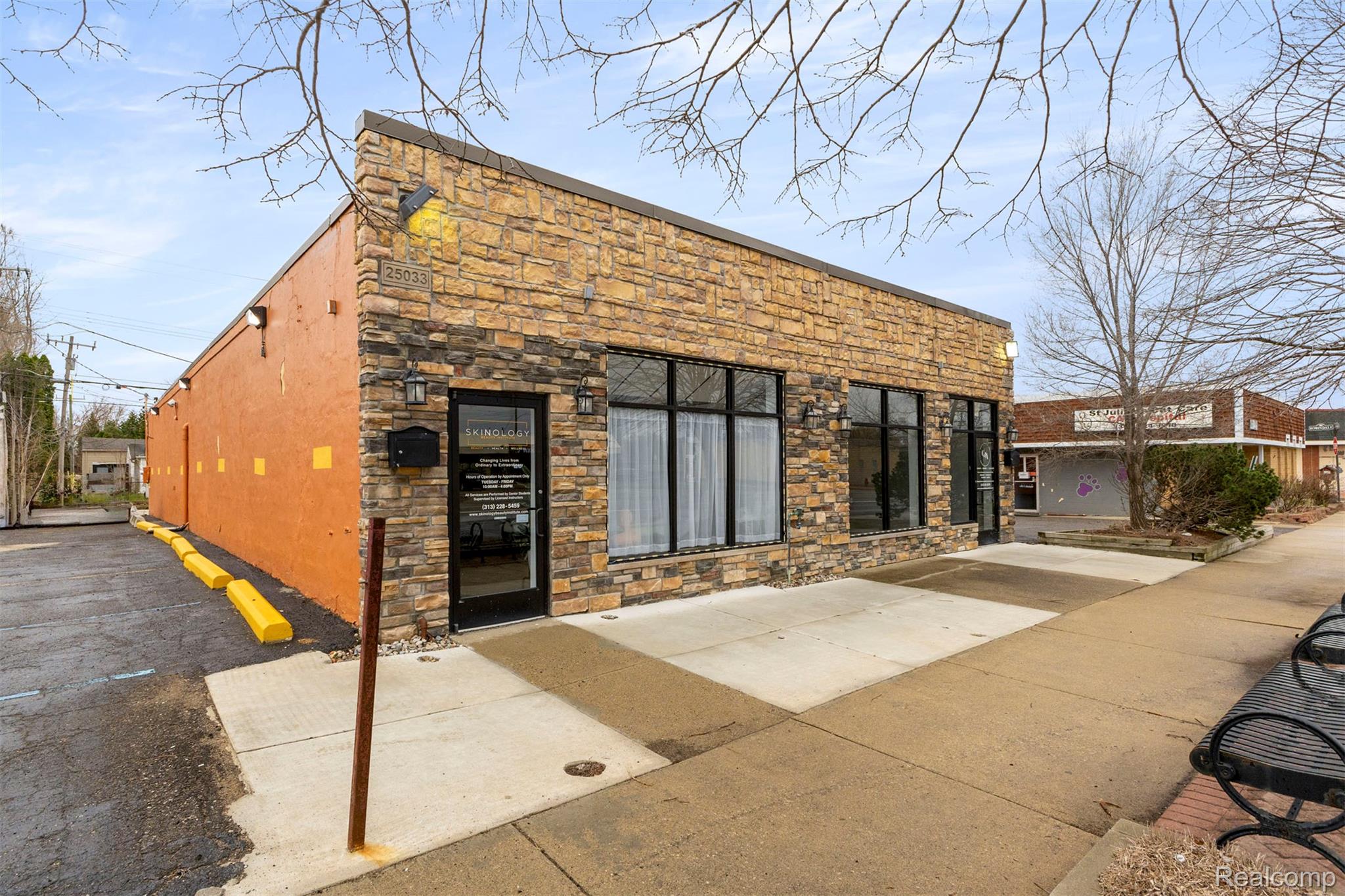 25033 W Warren Street