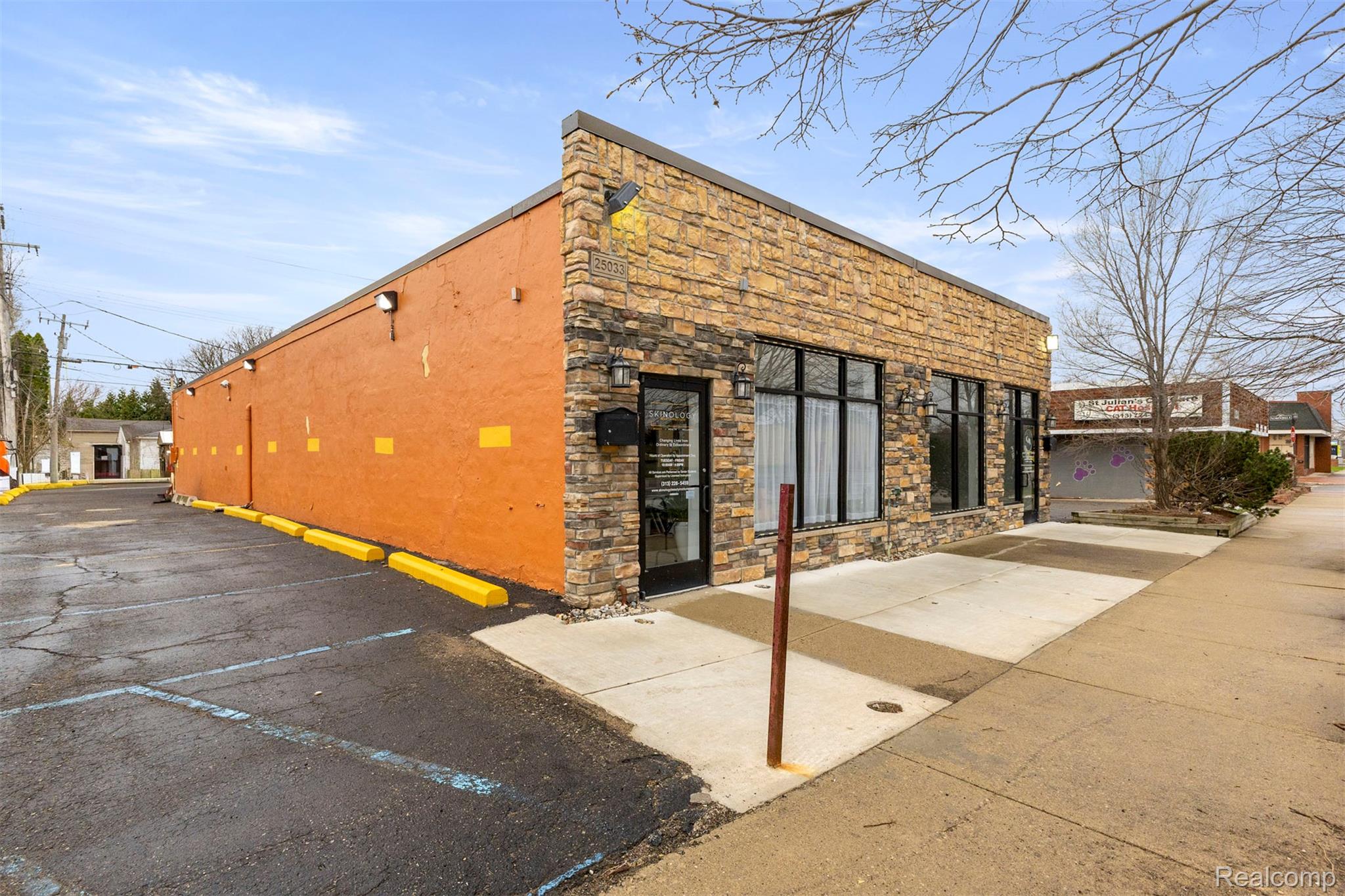 25033 W Warren Street