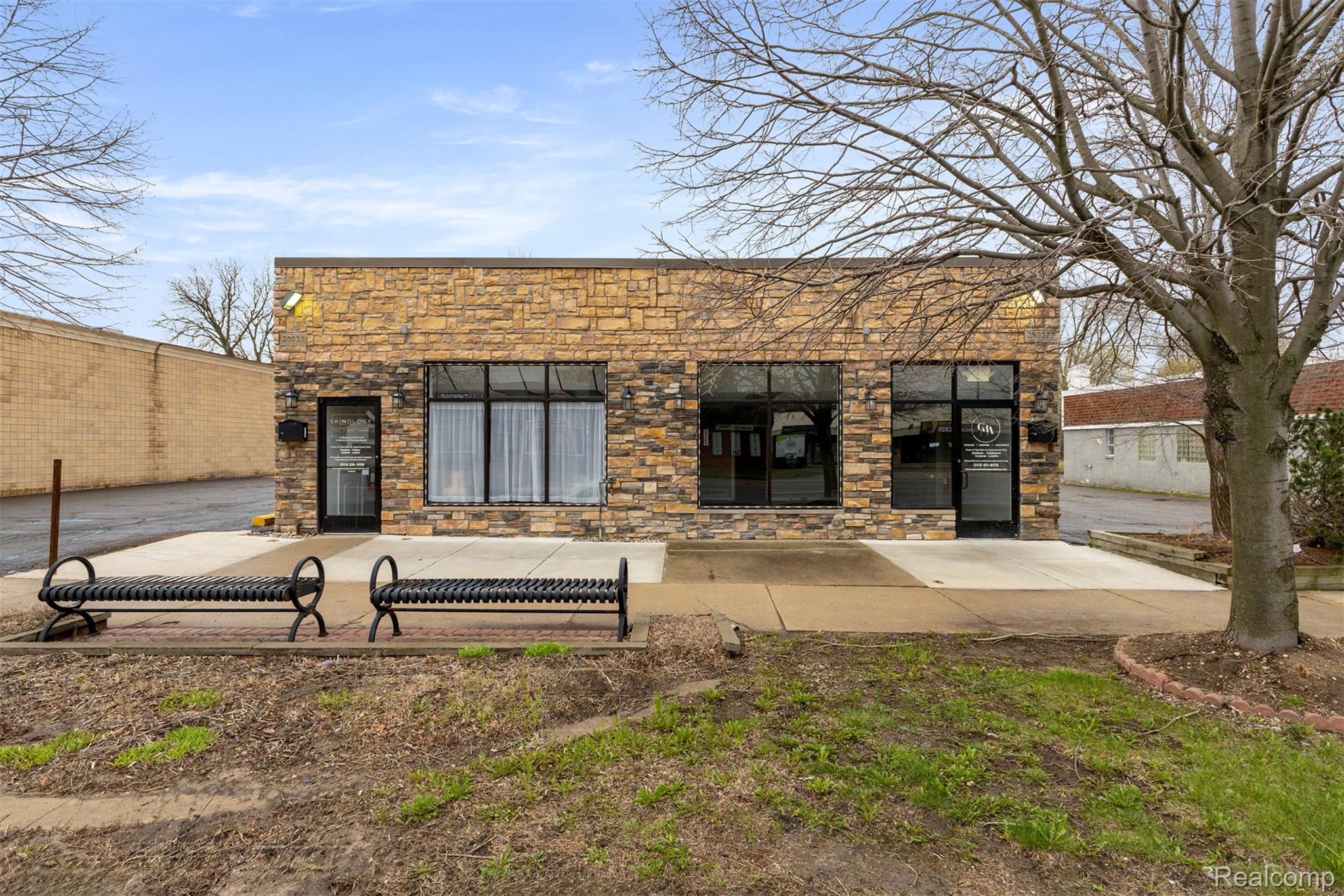 25033 W Warren Street