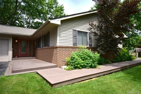 10430 ELIZABETH Street Pinckney Village MI 48169