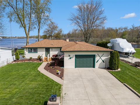 3138 Ponemah Drive Fenton Charter Township MI 48430