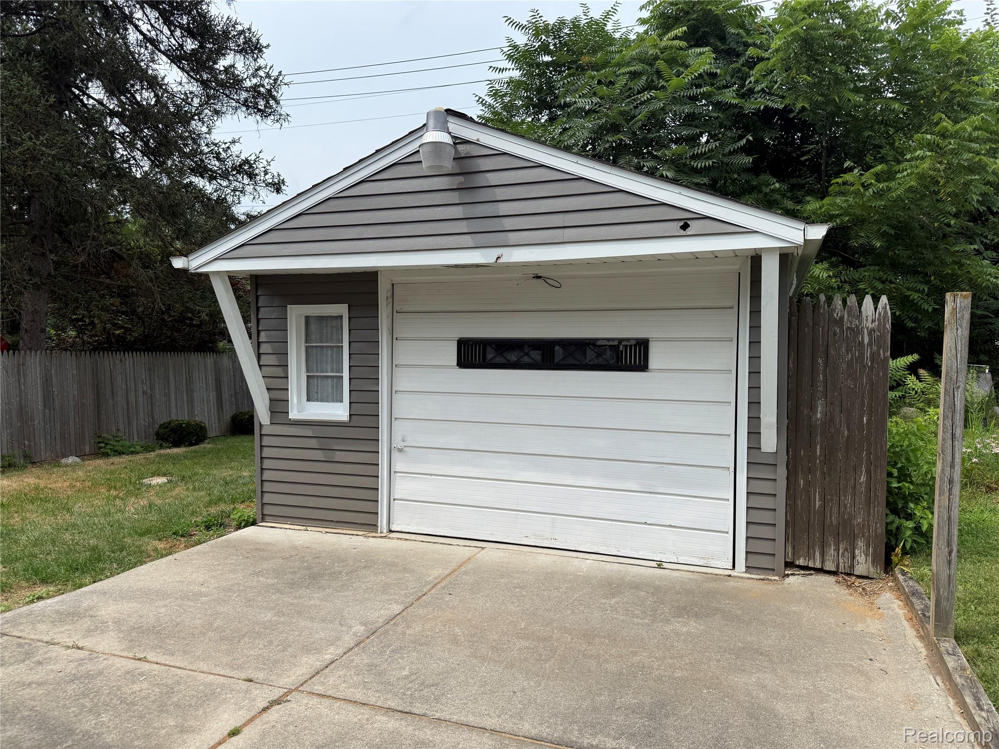 65 E Princeton Avenue