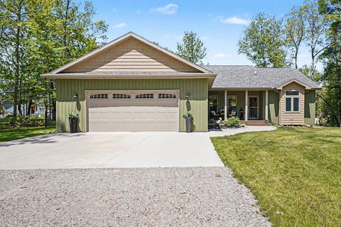 Photo of 1735 Iroquois Trail, Grant Township, MI 48748 (MLS # 77080068998)