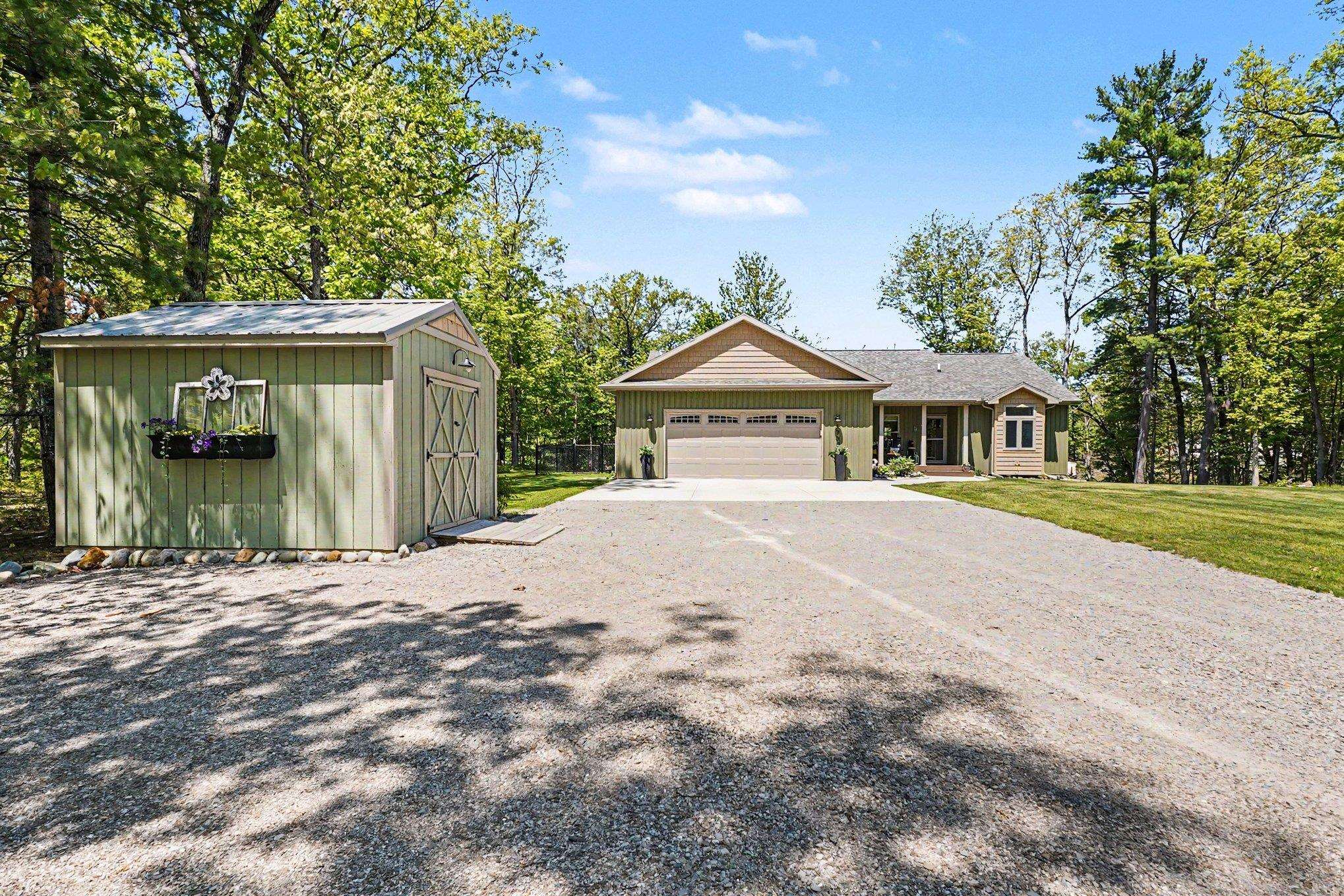 1735 Iroquois Trail
