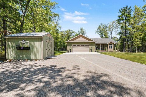Tiny photo for 1735 Iroquois Trail, Grant Township, MI 48748 (MLS # 77080068998)