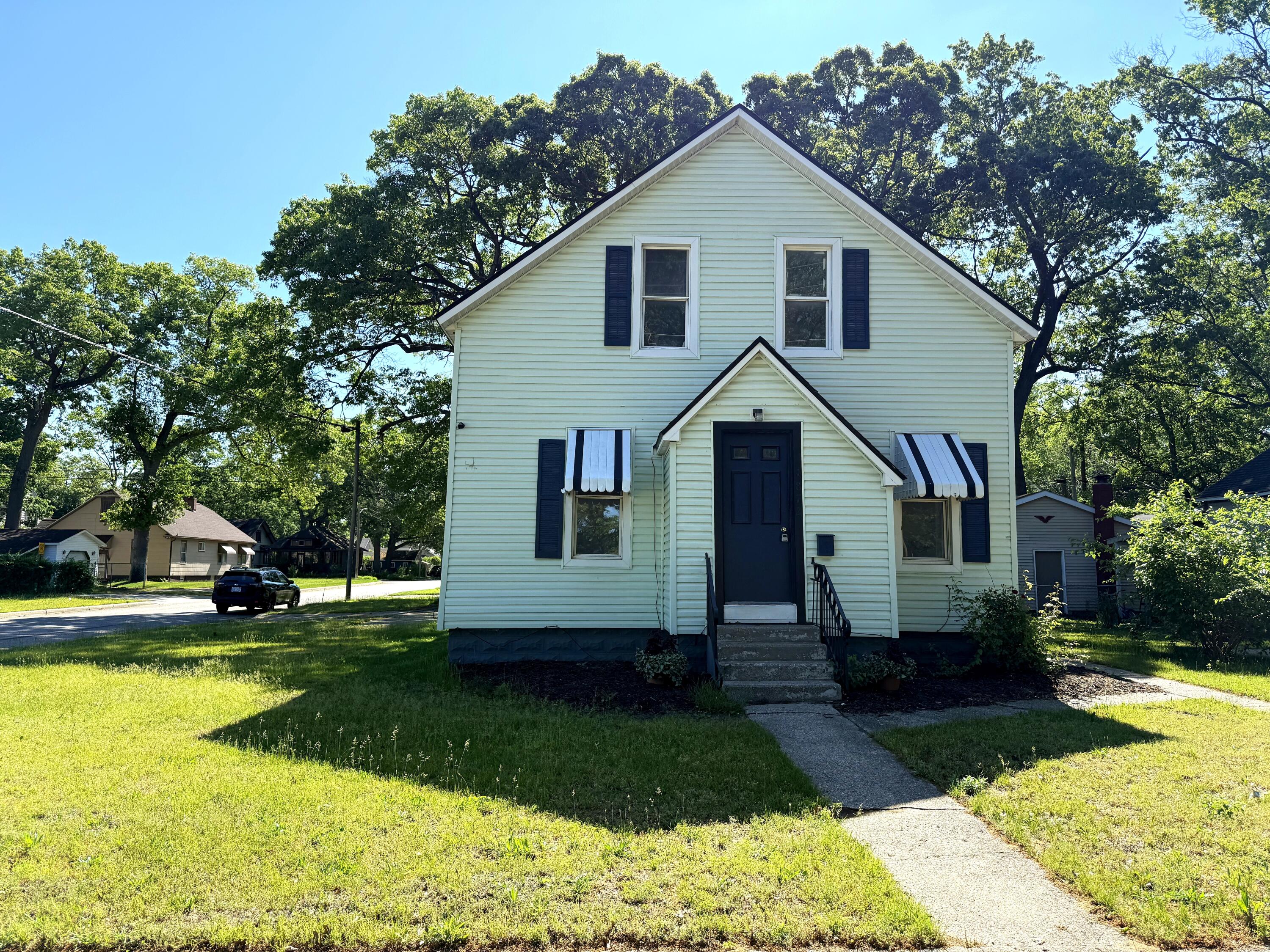 1872 Commerce Street