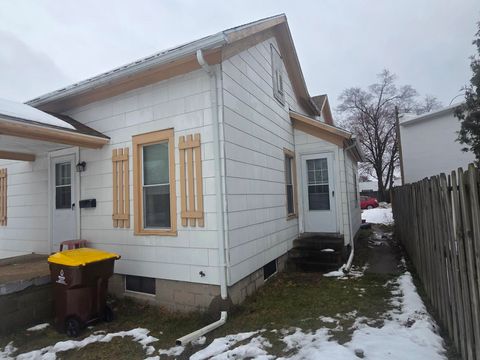 Tiny photo for 818 E Chippewa Street, Mt Pleasant City, MI 48858 (MLS # 79080064465)