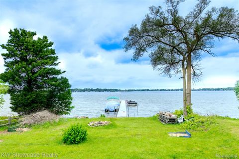 1815 E Lake Drive Novi City MI 48377
