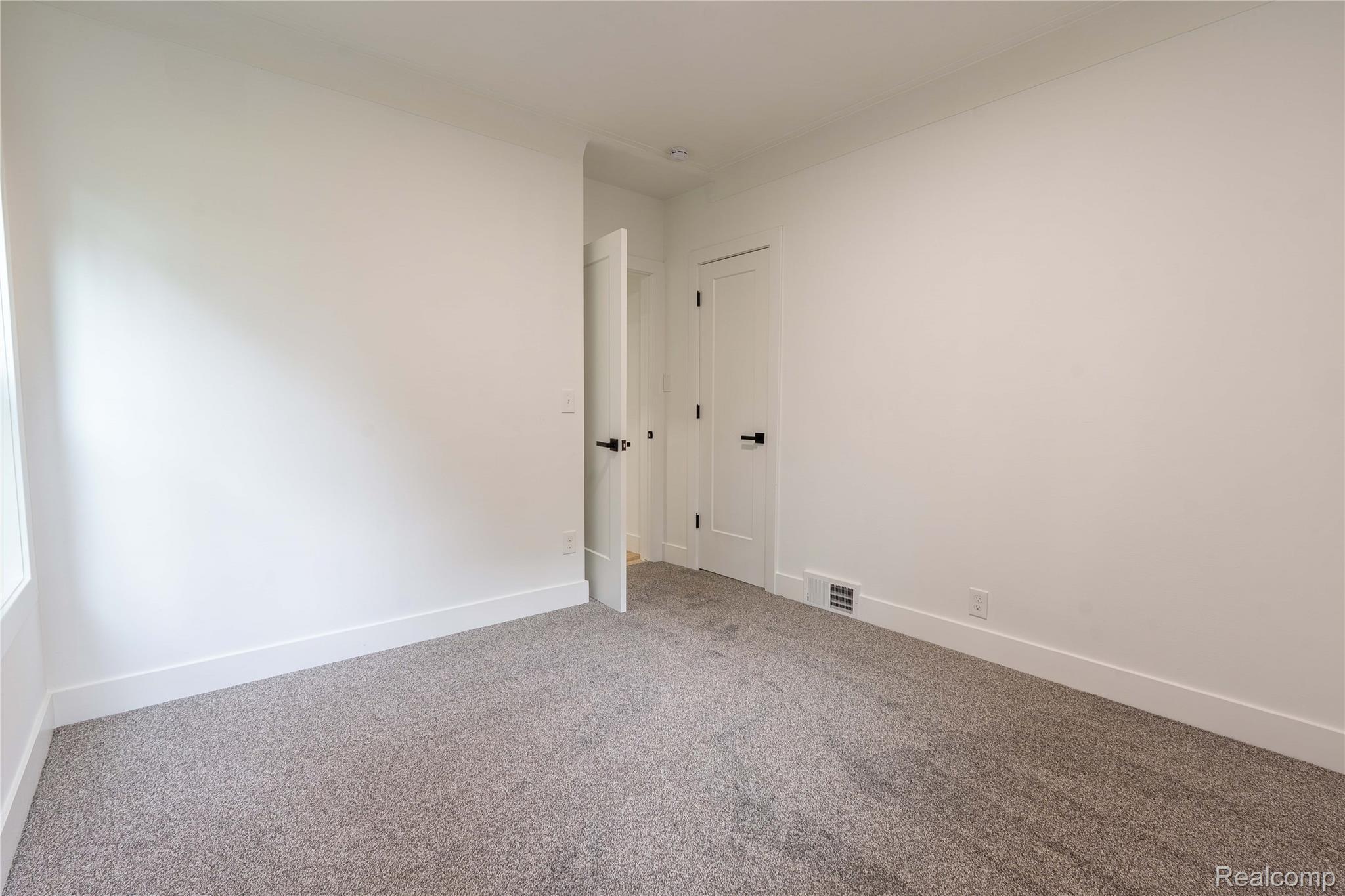 Southfield City, Michigan 48076, United States, 3 Bedrooms Bedrooms, ,1 BathroomBathrooms,Residential,Active,161616