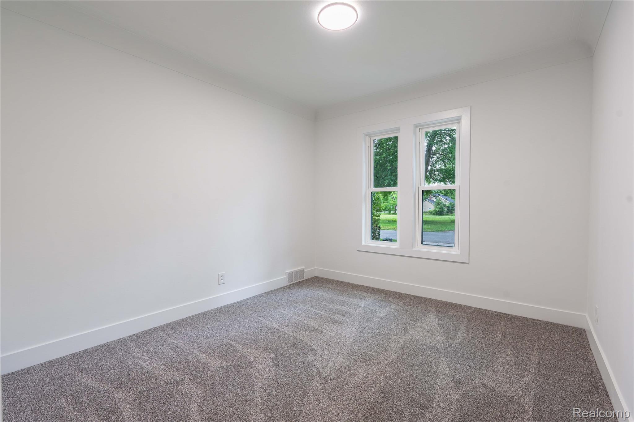 Southfield City, Michigan 48076, United States, 3 Bedrooms Bedrooms, ,1 BathroomBathrooms,Residential,Active,161616