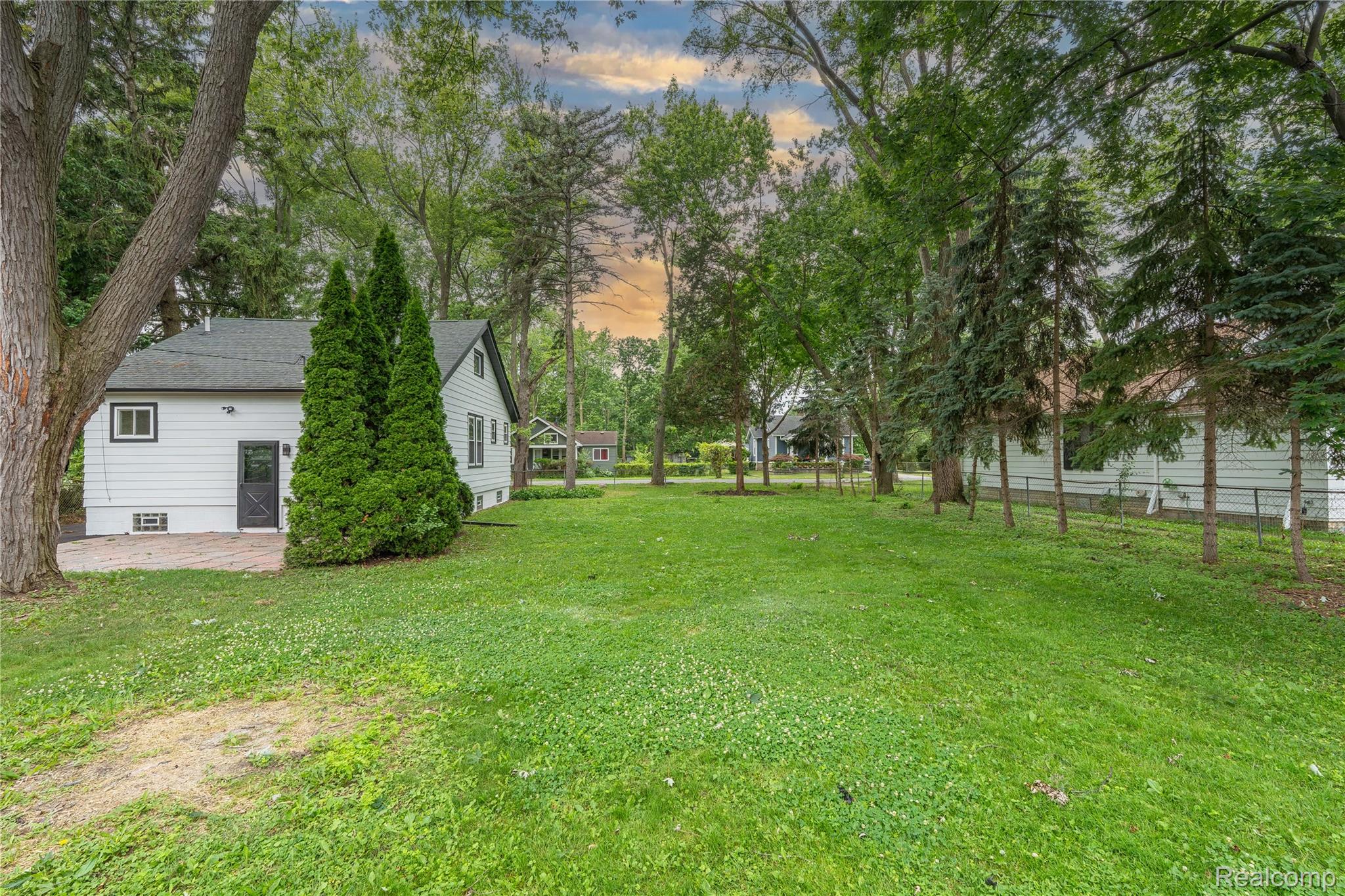 Southfield City, Michigan 48076, United States, 3 Bedrooms Bedrooms, ,1 BathroomBathrooms,Residential,Active,161616