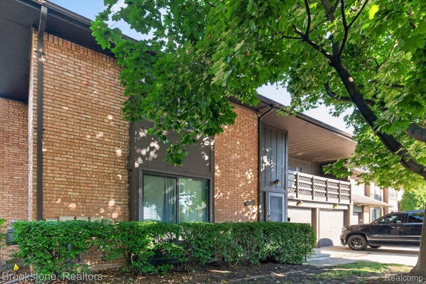 37128 CLUBHOUSE DR # 37, STERLING HEIGHTS, MI 48312 - Image ce32c312f2e8308cbbaad9db5986de03/4047242259