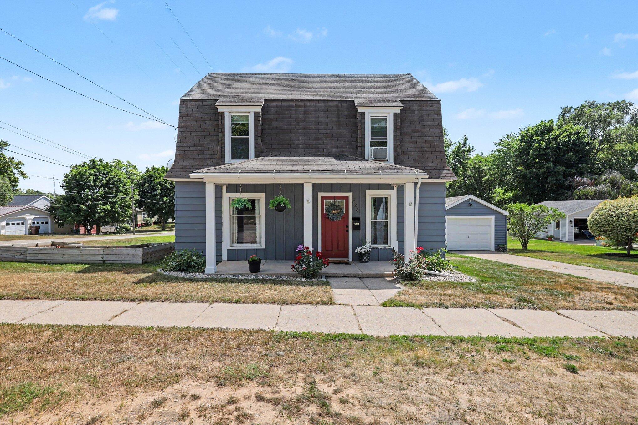223 Leonard Street