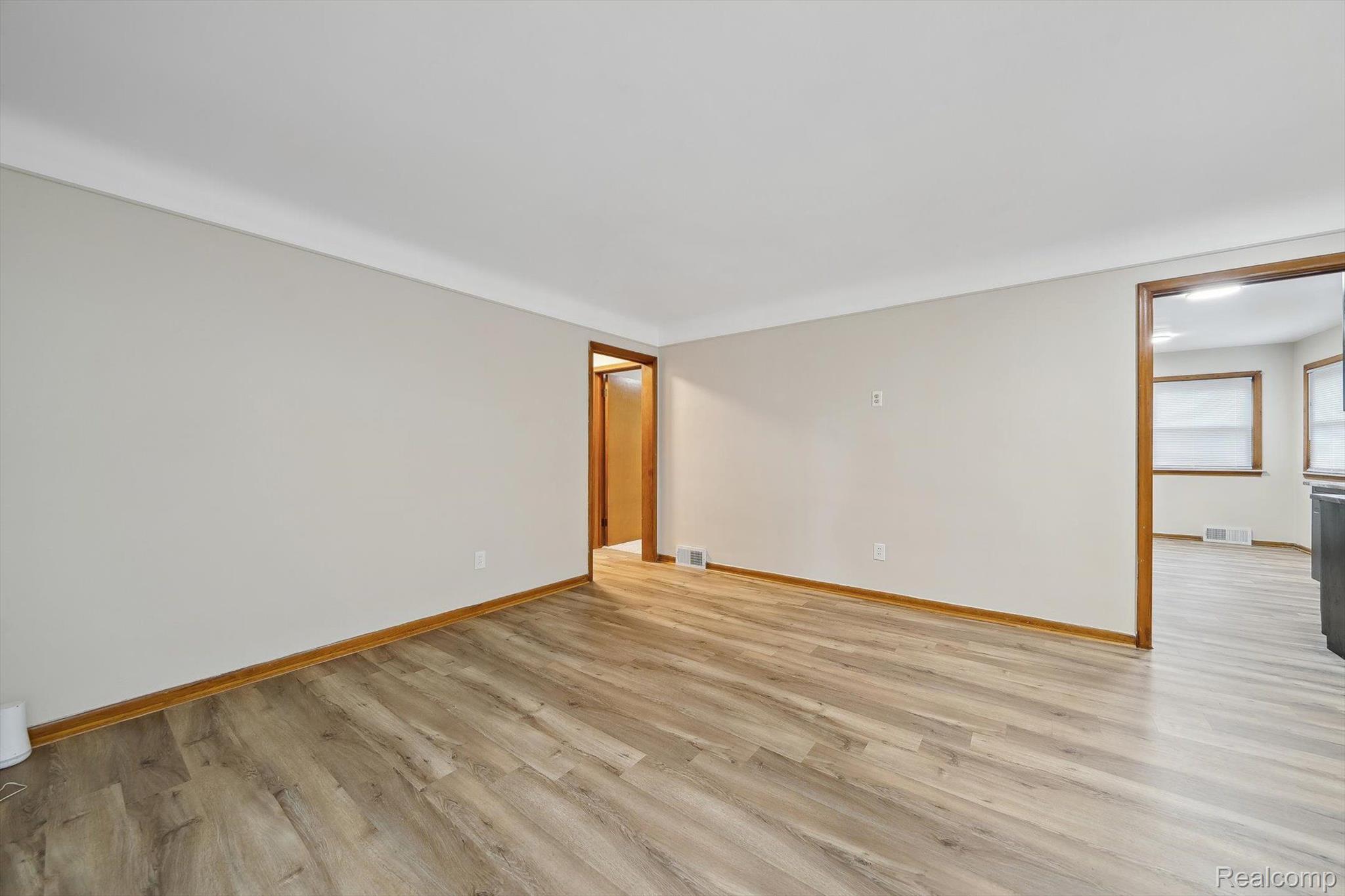 8356 GLENGARY Street