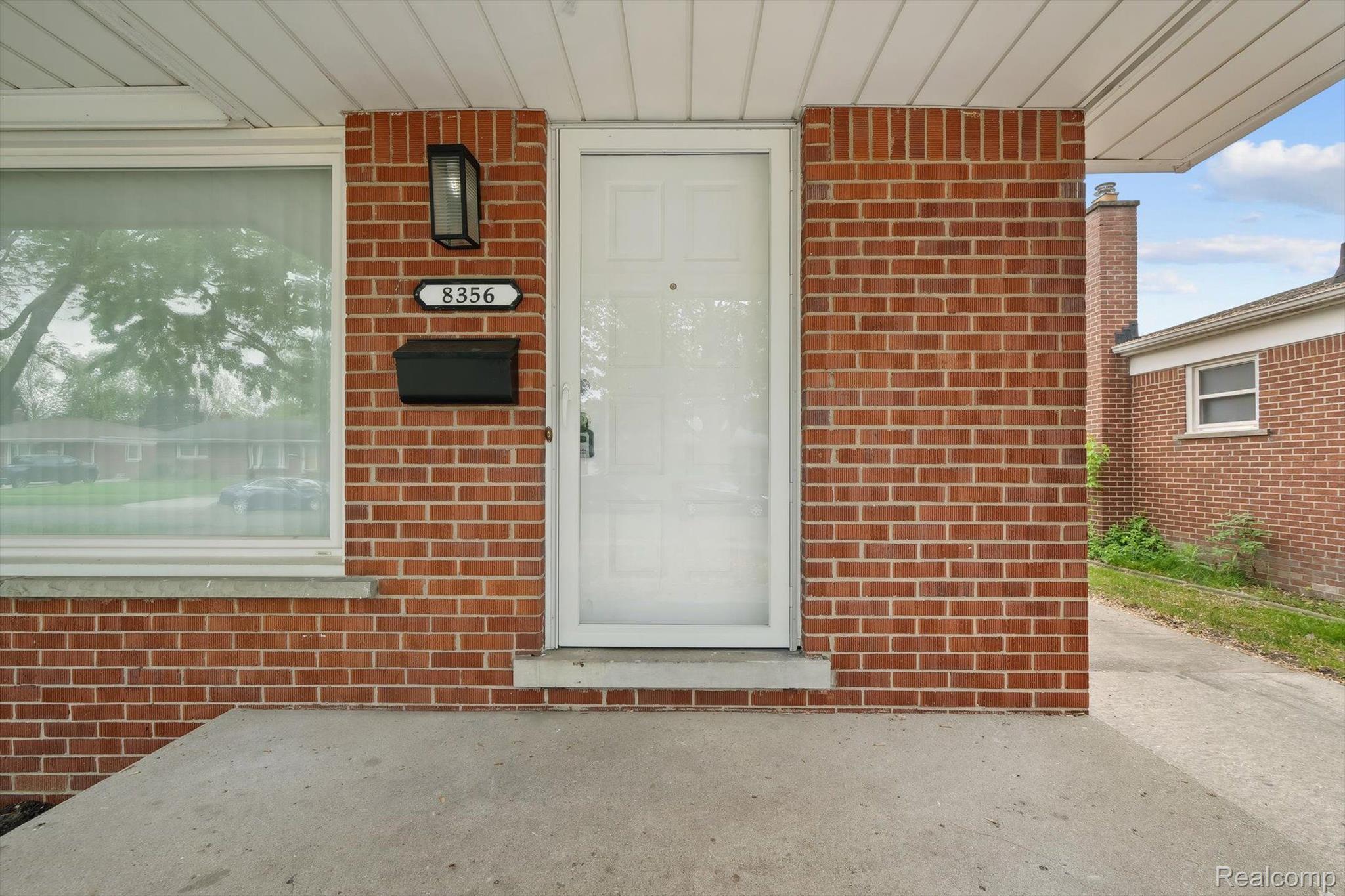 8356 GLENGARY Street