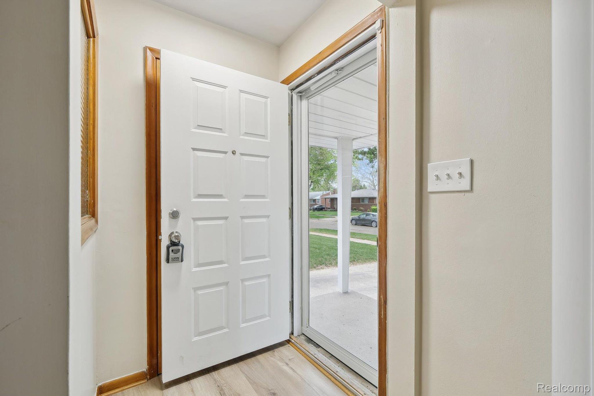 8356 GLENGARY Street