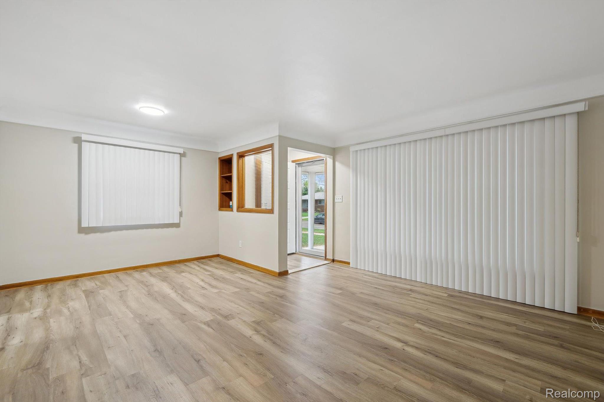 8356 GLENGARY Street