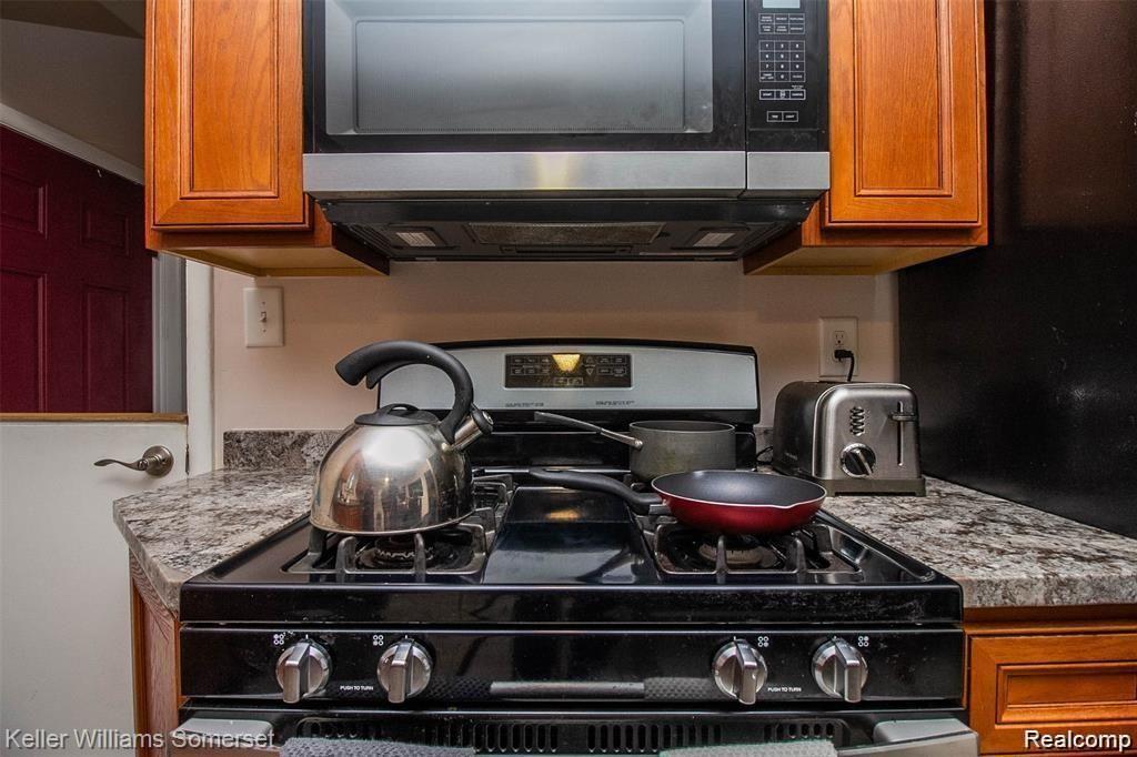 24915 Tallman Avenue