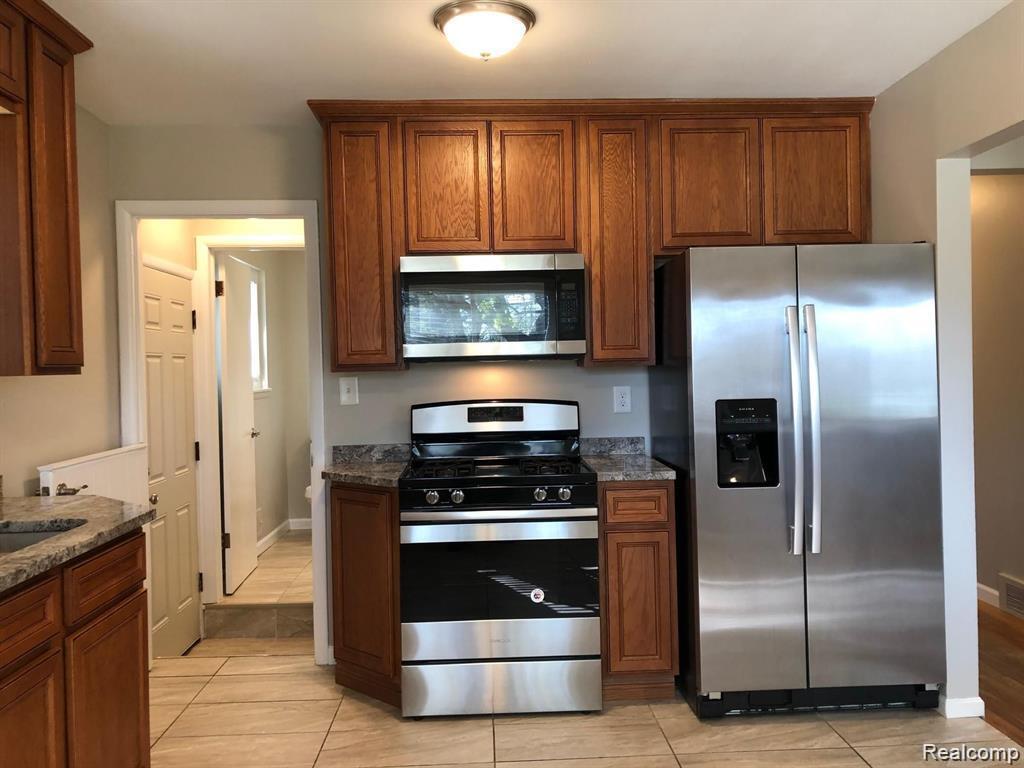 24915 Tallman Avenue