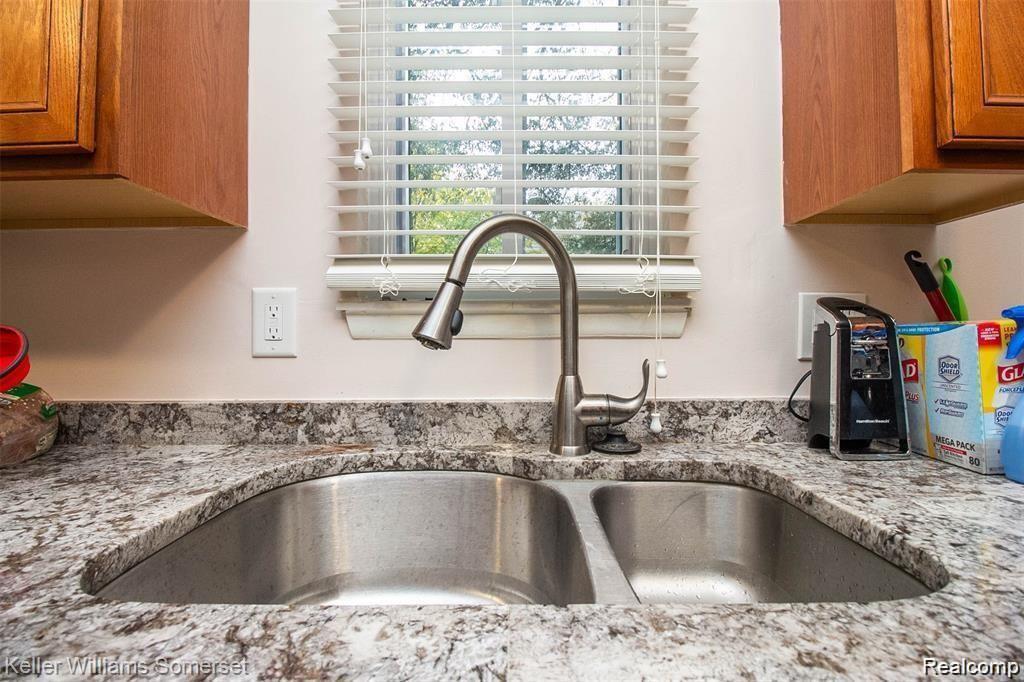 24915 Tallman Avenue