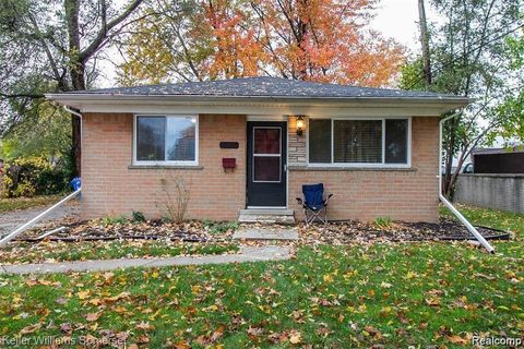 24915 Tallman Avenue Warren City MI 48089