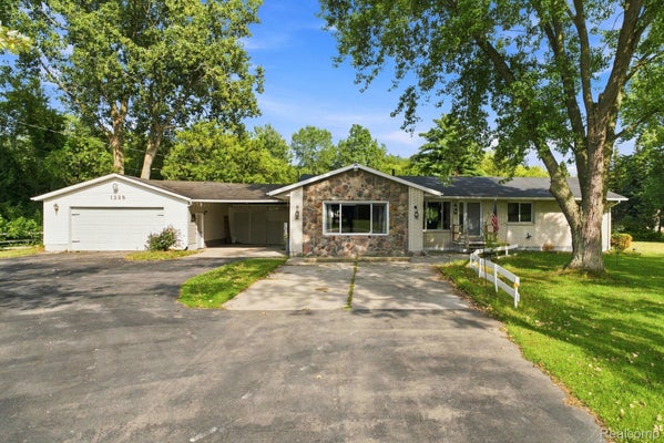 1288 40TH ST, PORT HURON, MI 48060 - Image ce48347a3b3a672488fa145fd5c7cafb/2988236997