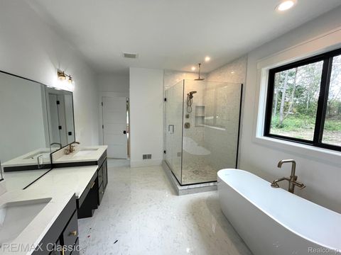 2323 Canterwood Highland Charter Township MI 48357