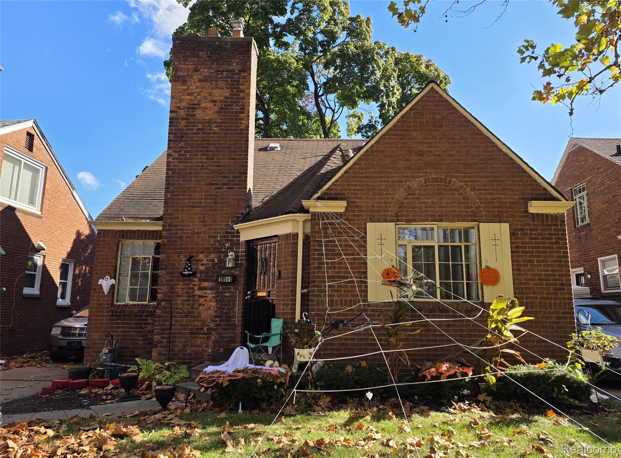 19180 Murray Hill Street