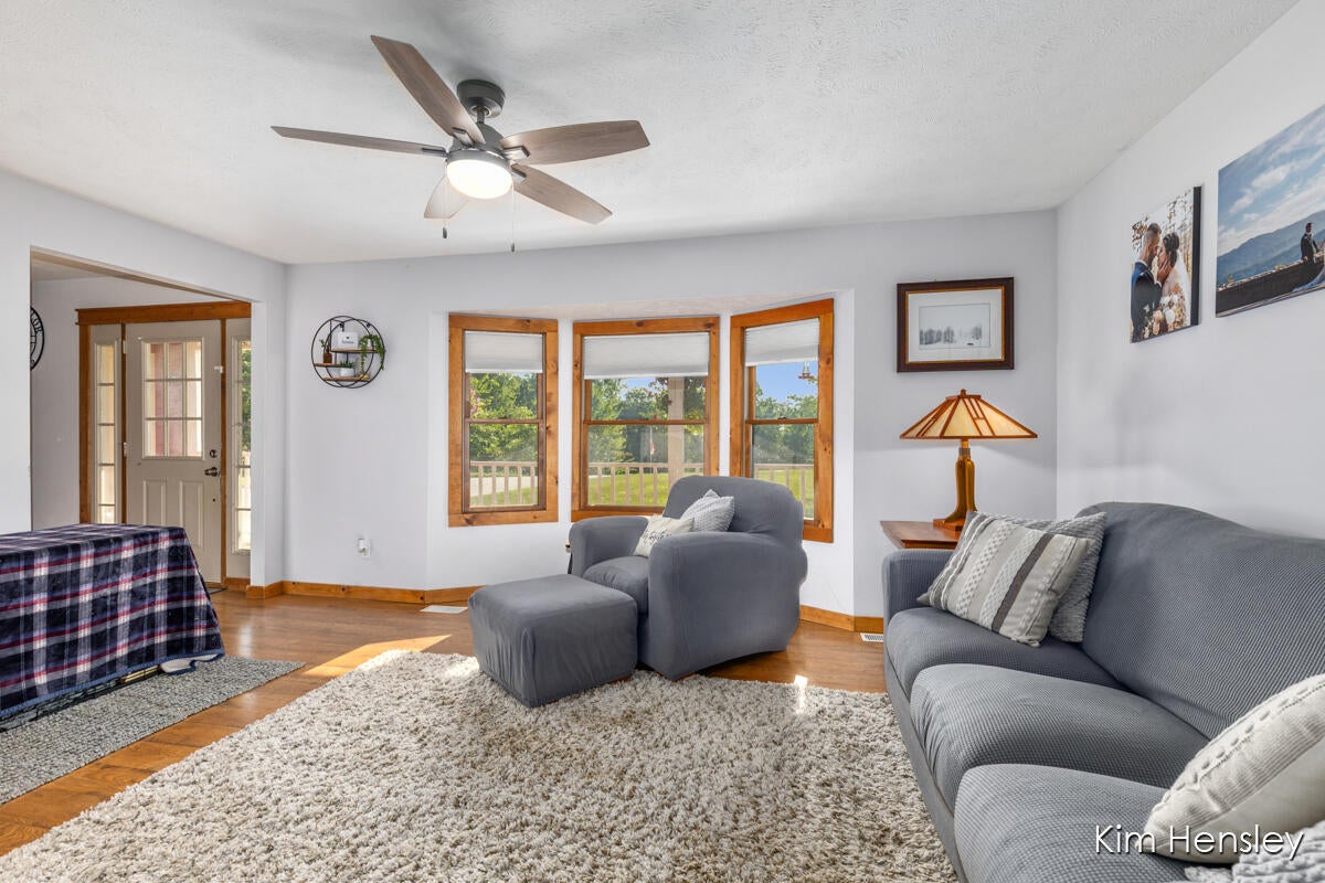 4493 Wood School Road