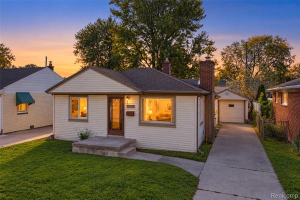 8238 KALTZ, CENTER LINE, MI 48015 - Image ce73b4ecc80f53f8245c62c17d342700/3794202755